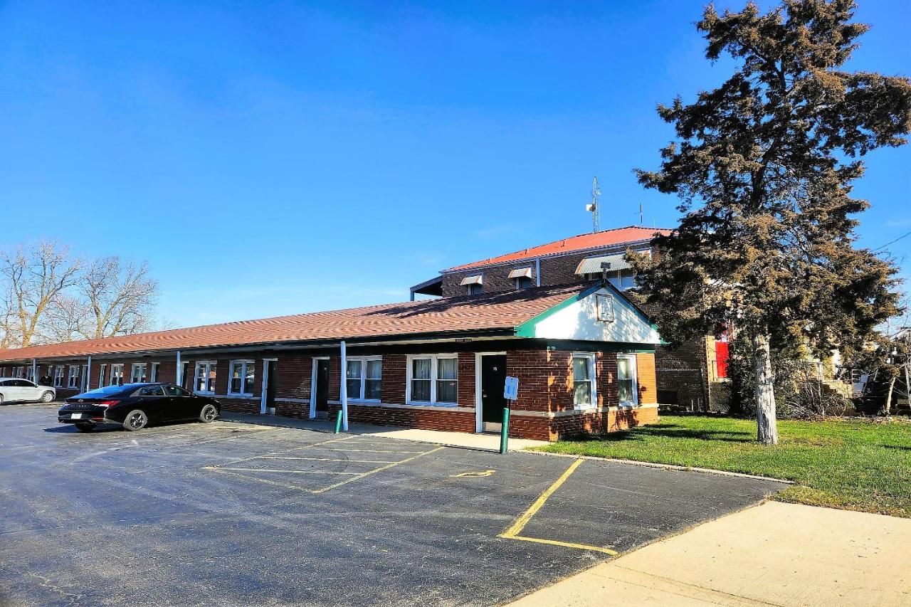 Manor Motel By OYO Near Oak Brook Chicago Westchester 6