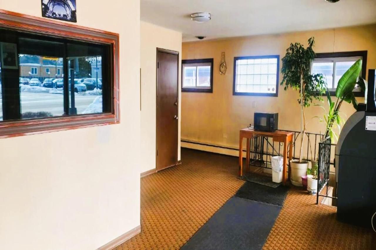 Manor Motel By OYO Near Oak Brook Chicago Westchester 7
