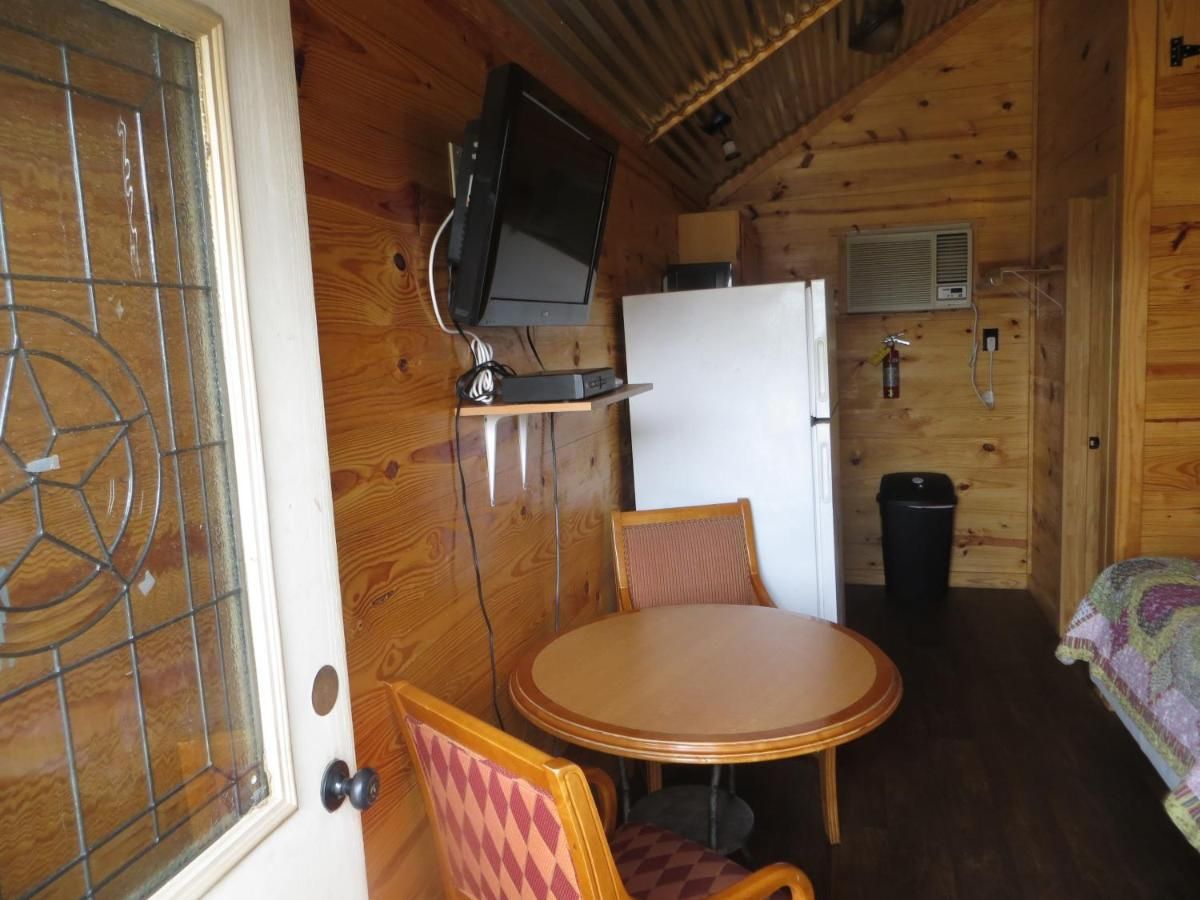 All Tucked Inn Cabins 8