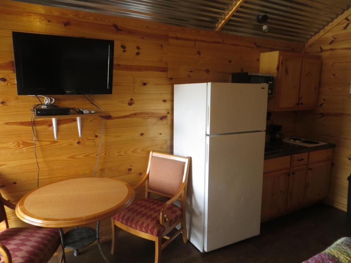 All Tucked Inn Cabins 6