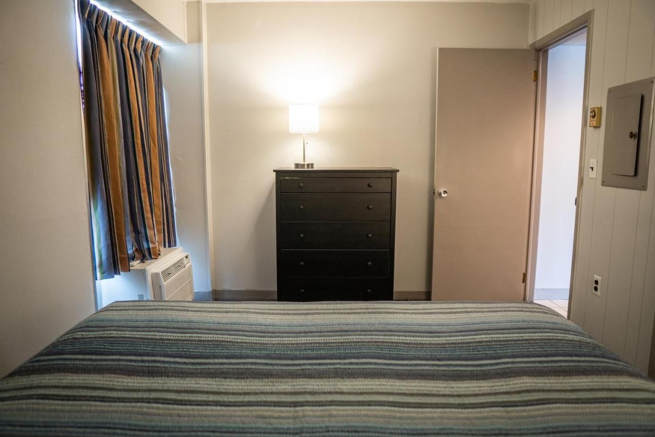 Windjammer Motor Inn 8