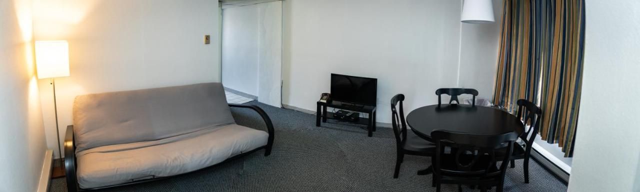 Windjammer Motor Inn 9