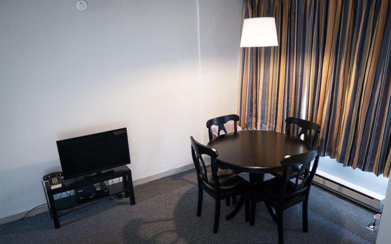 Windjammer Motor Inn 10