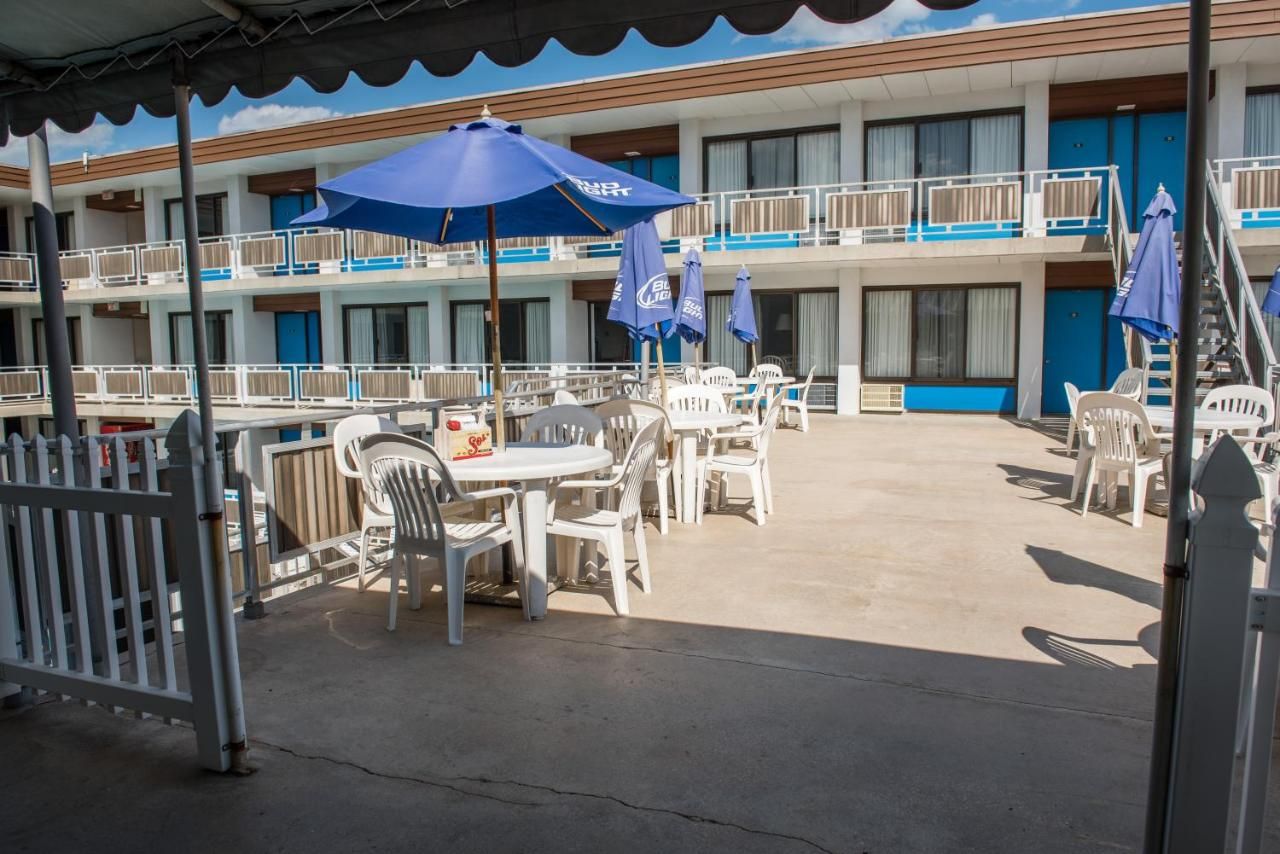 Windjammer Motor Inn 7