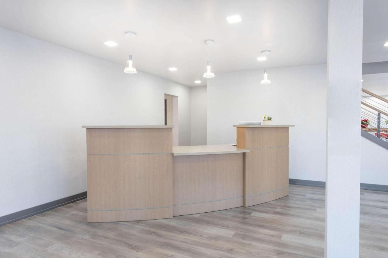 Travelodge by Wyndham Elkhart 10